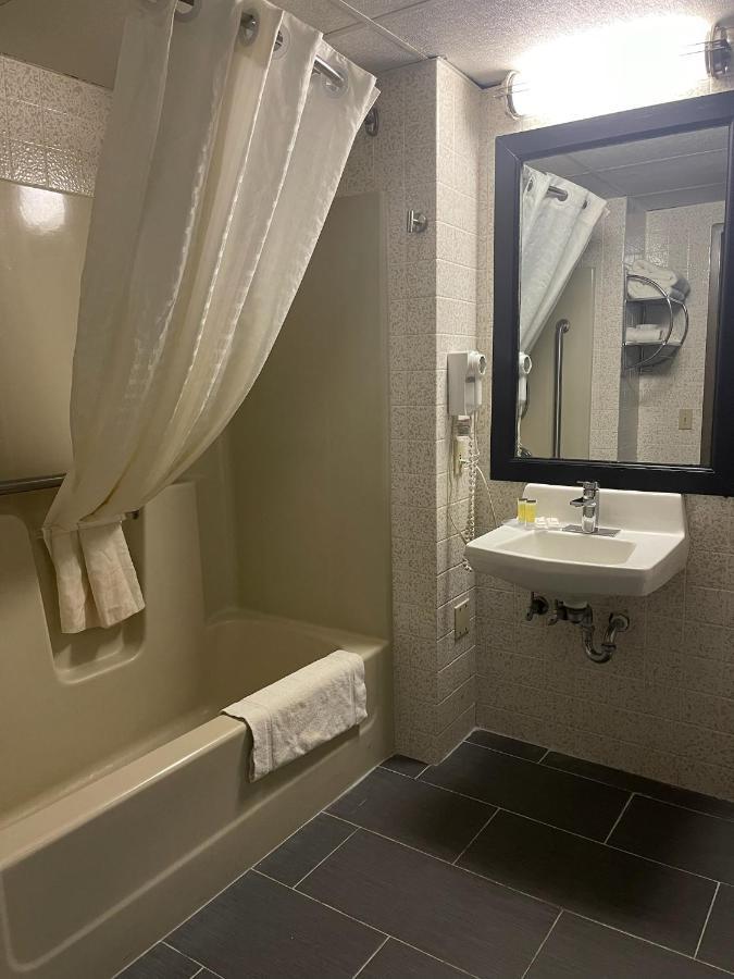 Wingate By Wyndham Lake George Exterior photo