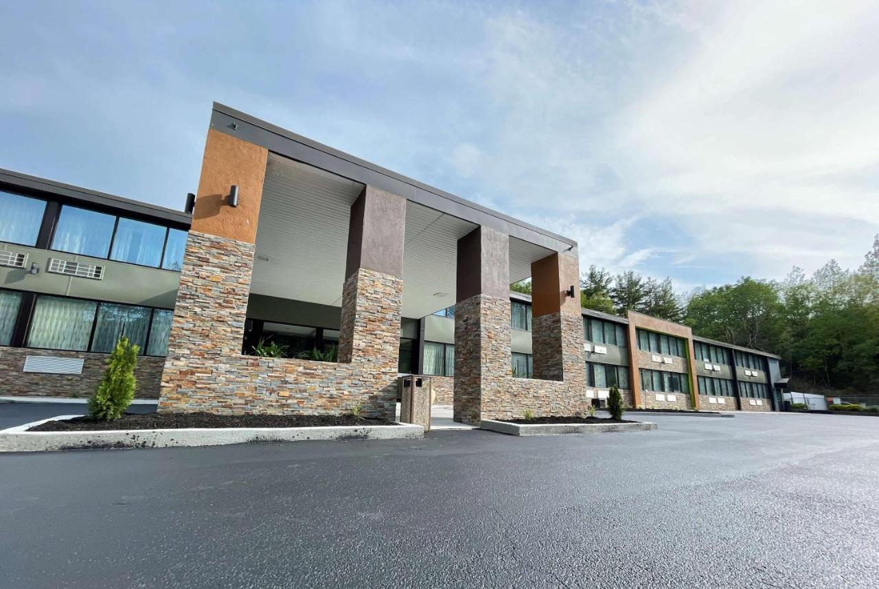 Wingate By Wyndham Lake George Exterior photo