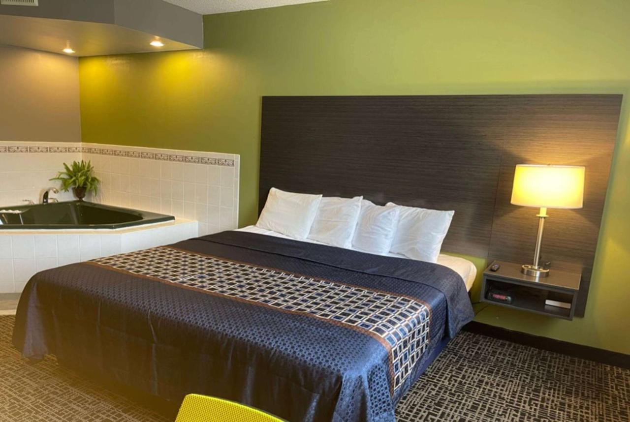 Wingate By Wyndham Lake George Exterior photo
