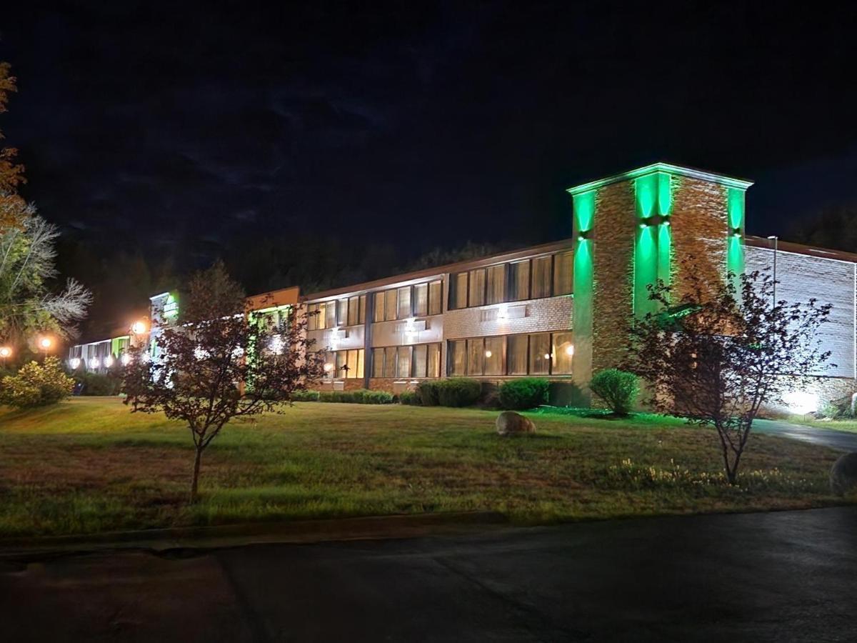 Wingate By Wyndham Lake George Exterior photo